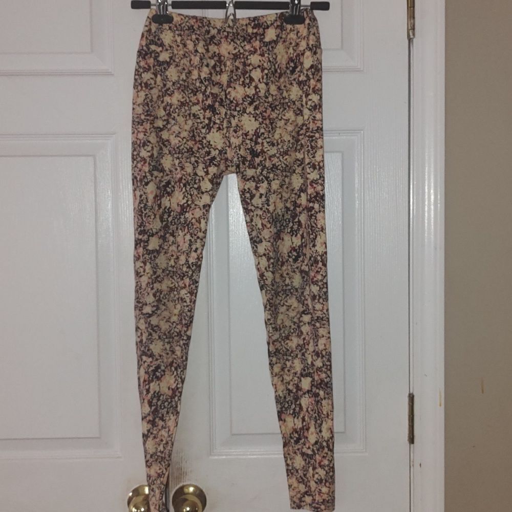 Lularoe  multicolor cream  black rust color leggings Sz one size NWOT